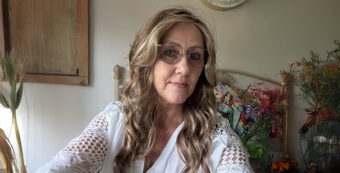 Trichotillomania and Wigs: Carolyn’s Wig-Wearing Journey