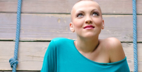 Should I Shave My Head? The Ultimate Alopecia Guide for Women Facing Hair Loss